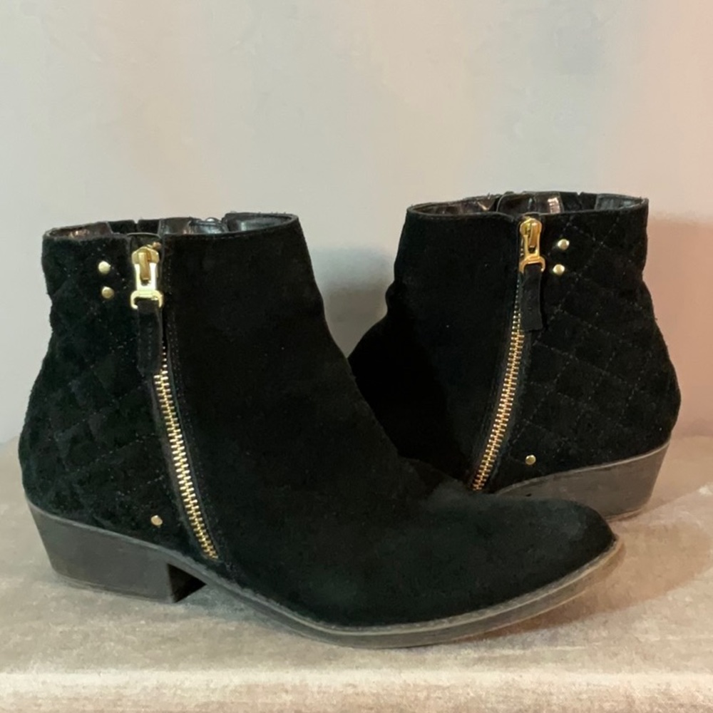 White Mountain Suede Leather Ankle Boots